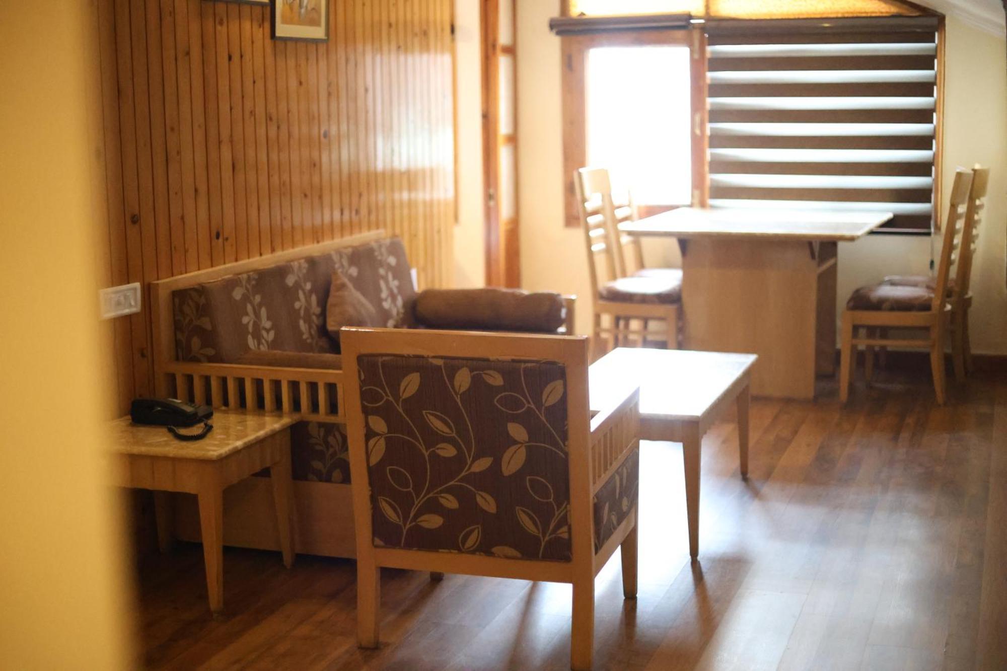 Hotel Willow Banks - Boutique 4 Star Hotel On The Mall Road שימלה מראה חיצוני תמונה
