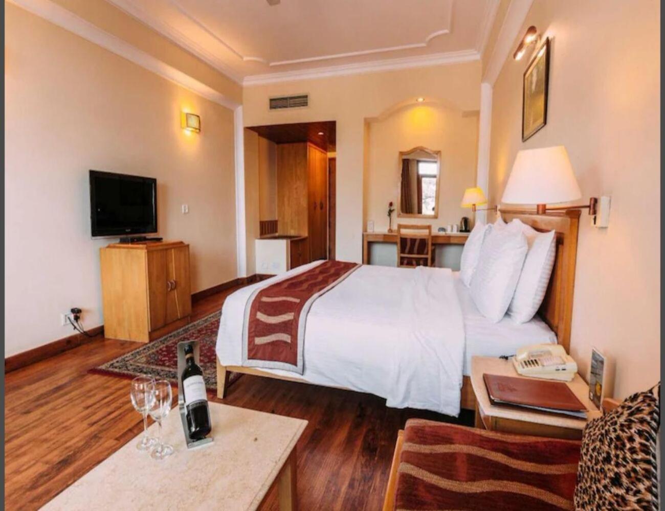 Hotel Willow Banks - Boutique 4 Star Hotel On The Mall Road שימלה מראה חיצוני תמונה