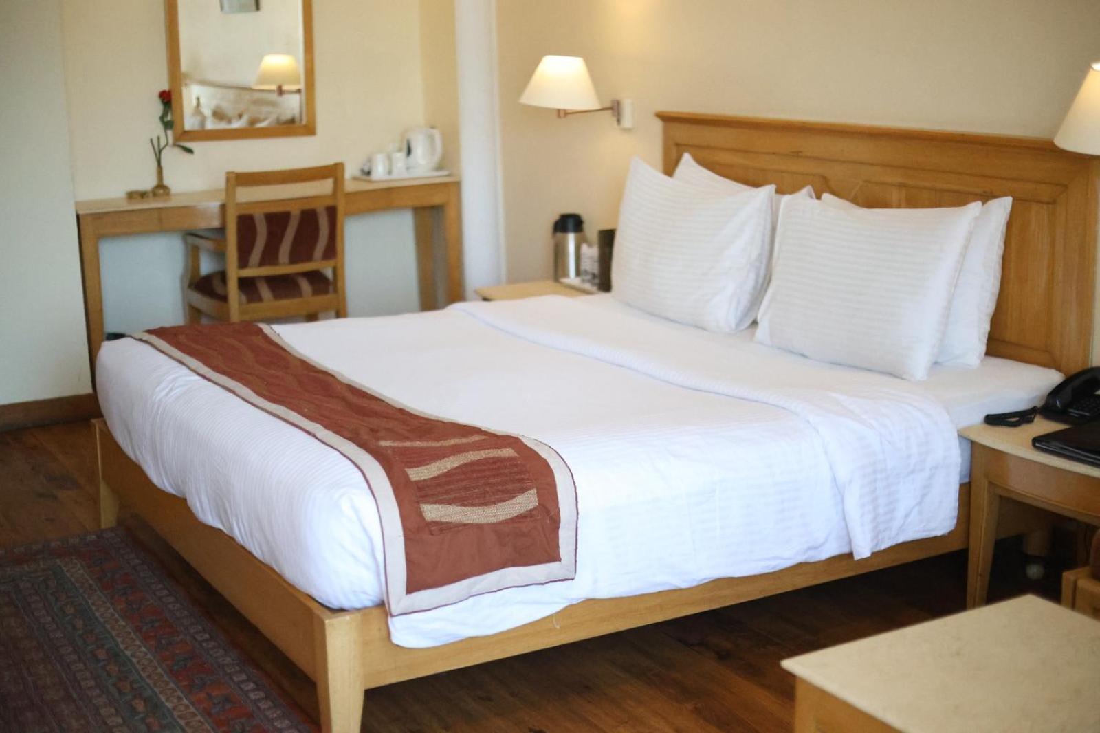 Hotel Willow Banks - Boutique 4 Star Hotel On The Mall Road שימלה מראה חיצוני תמונה